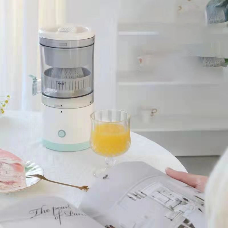 Electric Citrus Juicer : Ideal for juicing halved citrus fruits